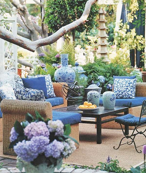 patio design ideas outdoor furniture chair cushions blue color decorative pillows 