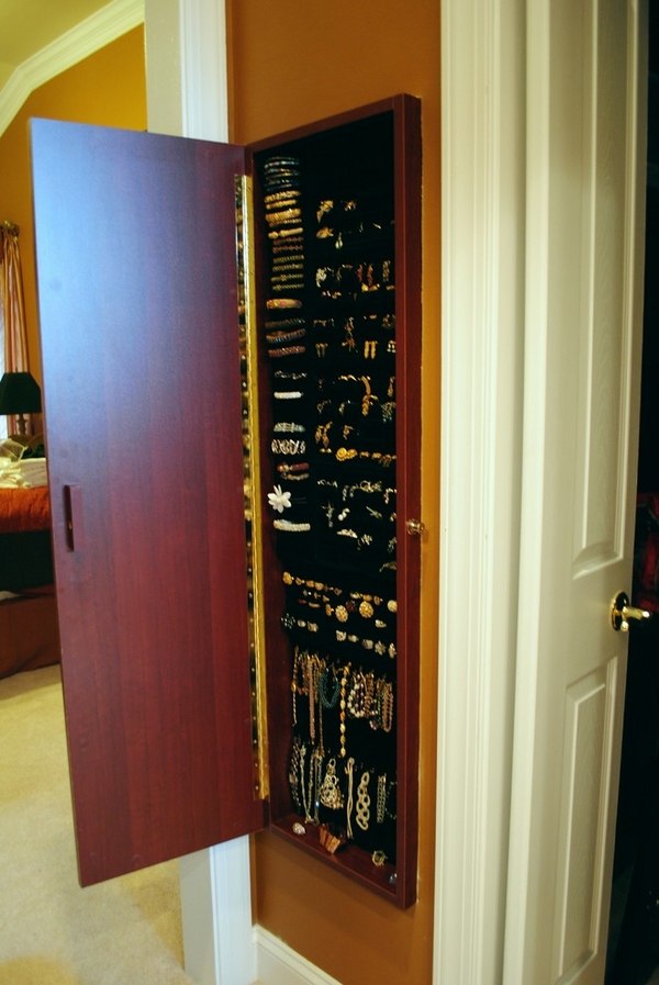 Jewelry armoire – the attractive way to store your jewelry collection