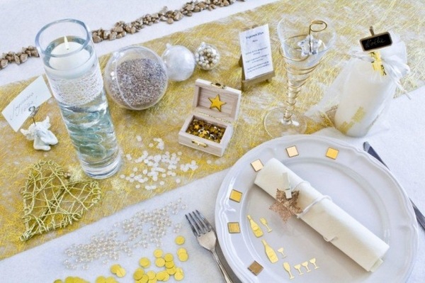 Christmas decorations gold ornaments creative place setting 