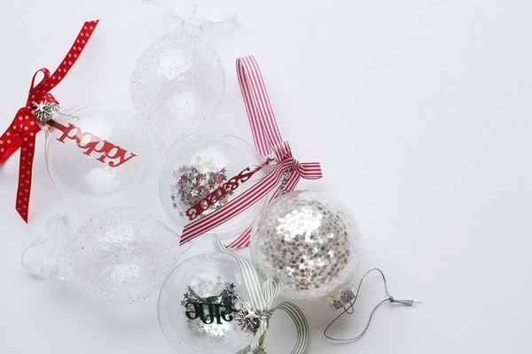 Easy-christmas-crafts-personalized-christmas-baubles