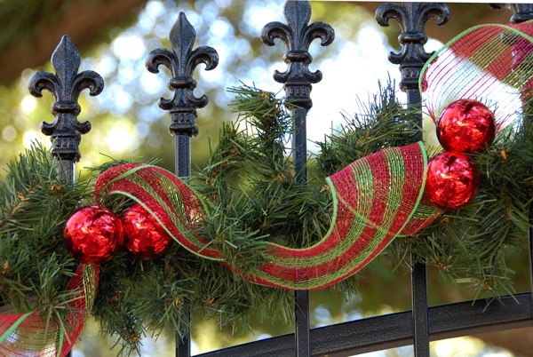 Garden fence Christmas decoration garland ribbons