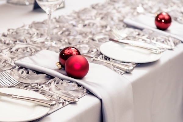 christmas ideas table decoration glittering baubles red and silver color theme