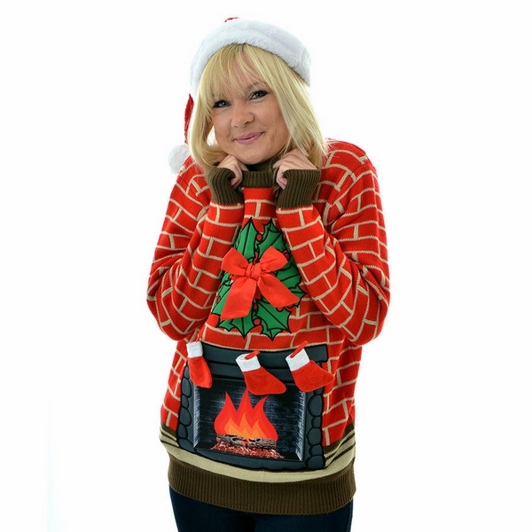 cute-christmas-jumpers-ideas-fireplace-christmas-wreath