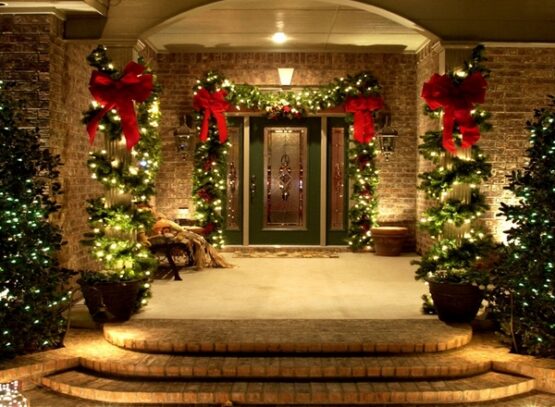 fantastic-Christmas-outdoor-decorations-christmas-lights-front-door-decorating-ideas