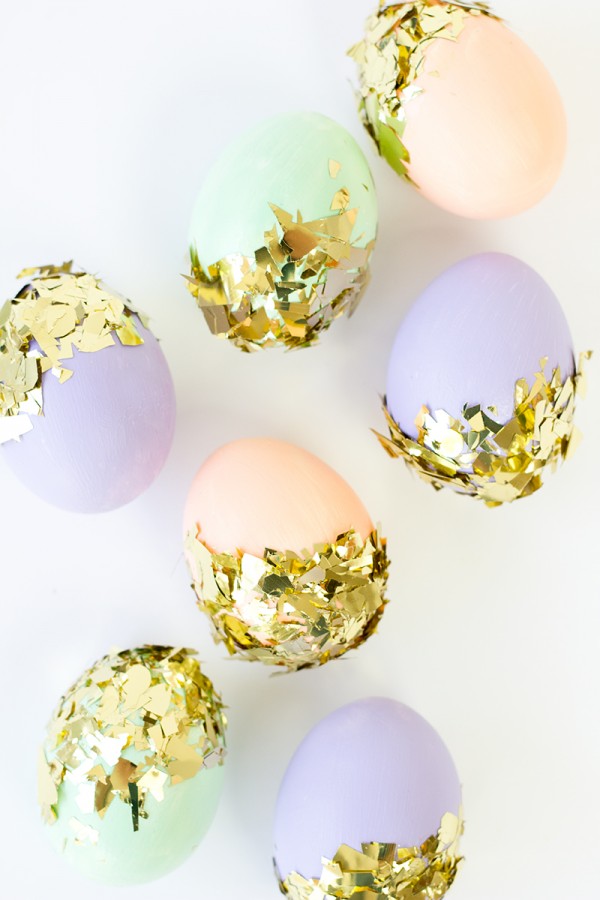 DIY Easter eggs decoration ideas confetti dipped eggs