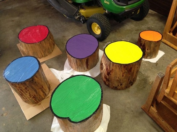 DIY garden stool from tree trunks colorful paint