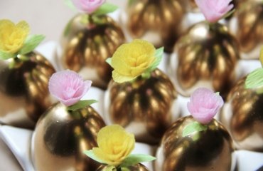 Easter-eggs-designs-decoration-ideas-diy-easter-golden-eggs-paper-flowers