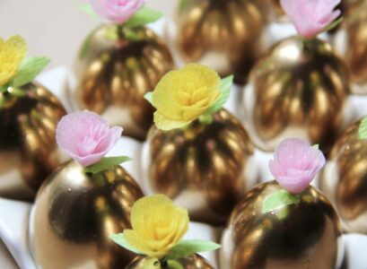 Easter-eggs-designs-decoration-ideas-diy-easter-golden-eggs-paper-flowers