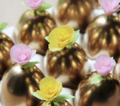 Easter-eggs-designs-decoration-ideas-diy-easter-golden-eggs-paper-flowers