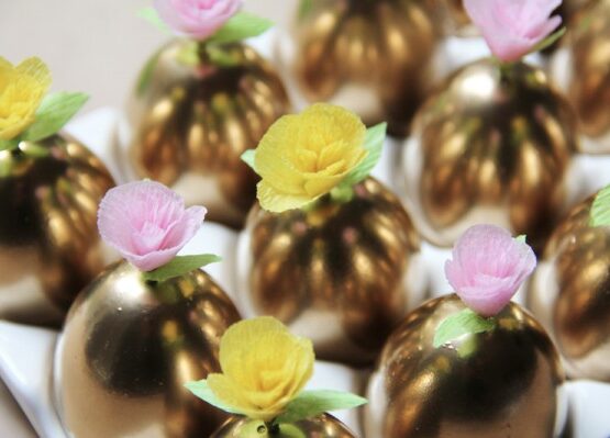 Easter-eggs-designs-decoration-ideas-diy-easter-golden-eggs-paper-flowers