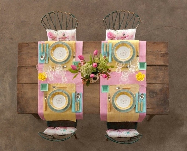 Festive-table-decorating-ideas-pink-table-runner-tulips