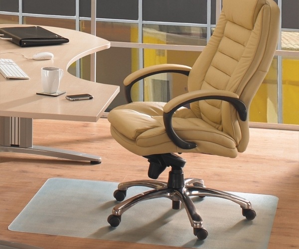 Office-chair-mat-for-hardwood-floor-polycarbonate-vs-vinyl