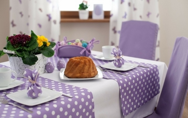 Purple-white-polka-dots-table-decoration-cool-napkin-idea-small-gifts