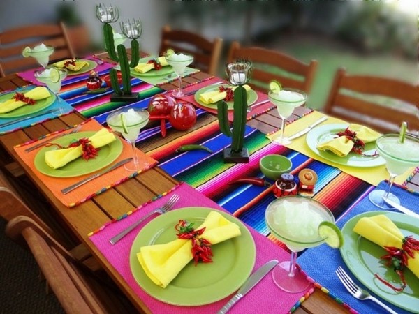 Table-decoration-ideas Mexican style napkin rings chilly peppers colorful runner