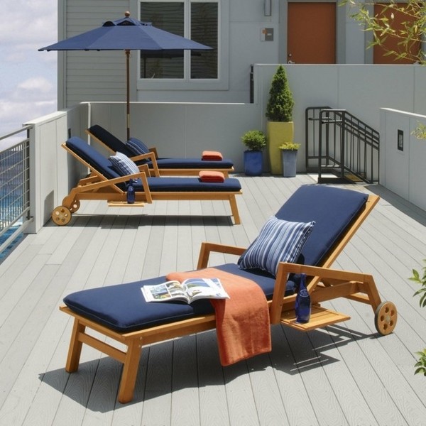 balcony furniture ideas wooden lounge chairs blue cushions