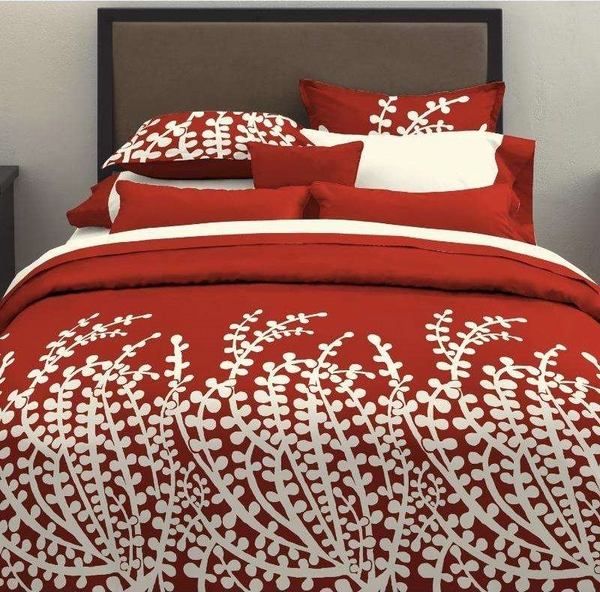 bedroom-decoration-ideas-magical-thinking-red-bedding-sets