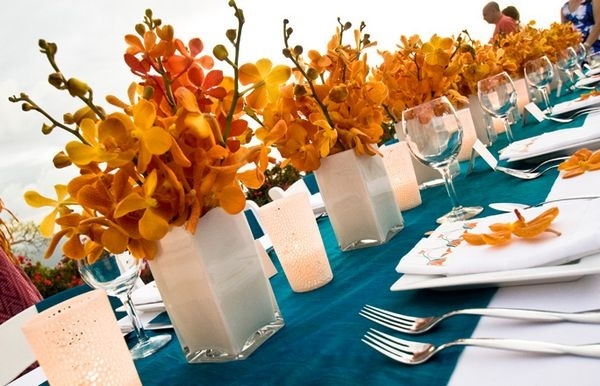 blue-satin-runner-festive-table-decoration-fresh-flowers