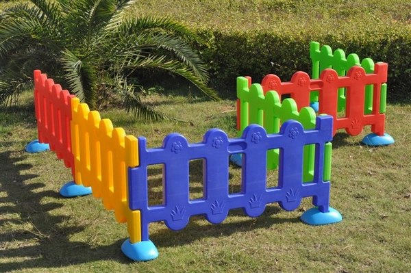 cute-pvc-fence-backyard-playground