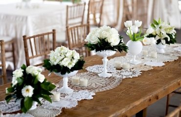 lace-doilies-table-runner-table-decoration-ideas