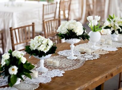 lace-doilies-table-runner-table-decoration-ideas