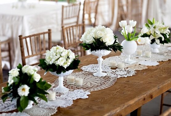 lace-doilies-table-runner-table-decoration-ideas