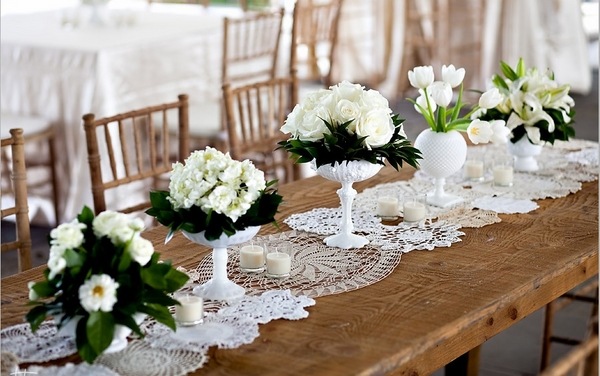 lace-doilies-table-runner-decoration-ideas