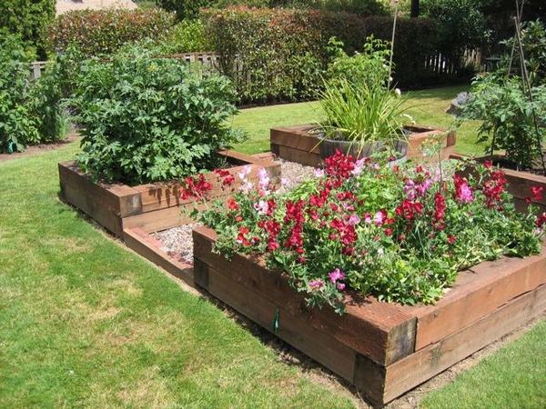 How to build a raised garden bed - clever landscaping ideas