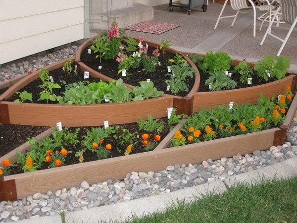 creative raised-beds patio design