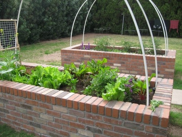 Diy Raised Beds In The Vegetable Garden, How To Make Raised Garden Bed With Bricks