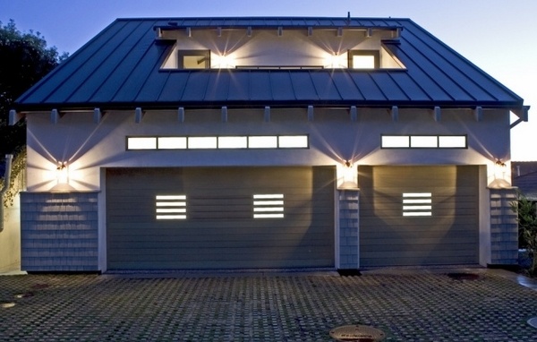 15 garage doors designs which blend in the house exterior ...