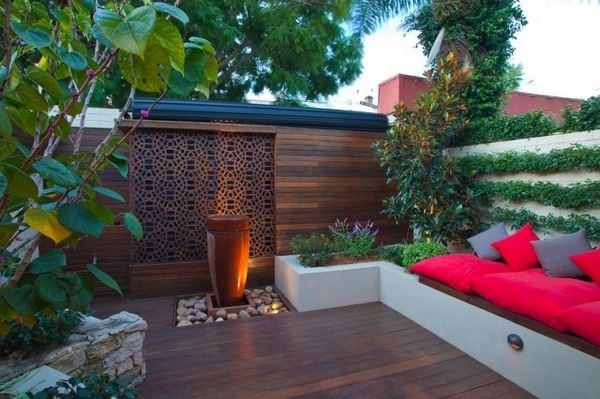 small garden design ideas wooden floor vertical wall garden seating space