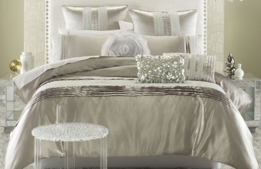 white-bedroom-design-luxury-bedding-set-white-chandelier