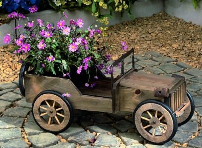 wooden-planters-small-garden-design-patio-decorating-ideas