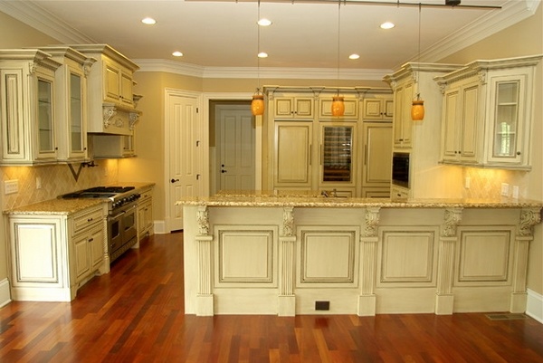Kitchen-cabinets-with-antiquing-glaze-kitchen-design-ideas-calssic-style