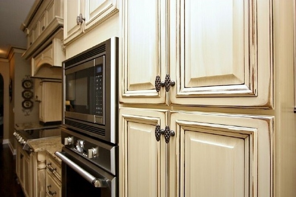 Kitchen-cabinets-with-antiquing-glaze-stylish-kitchens-classic-style