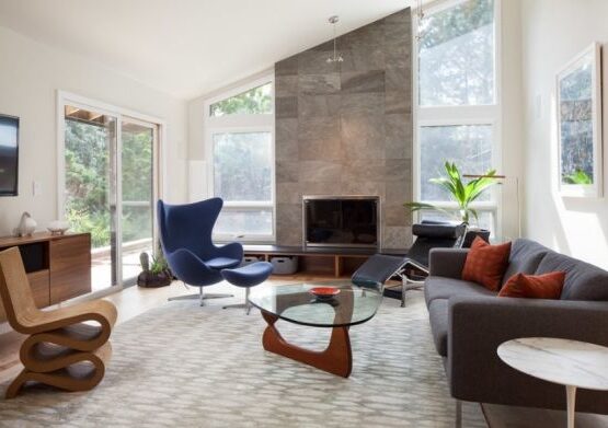 Midcentury-modern-style-interior-decor-furniture-armchairs-sofa-coffee-table
