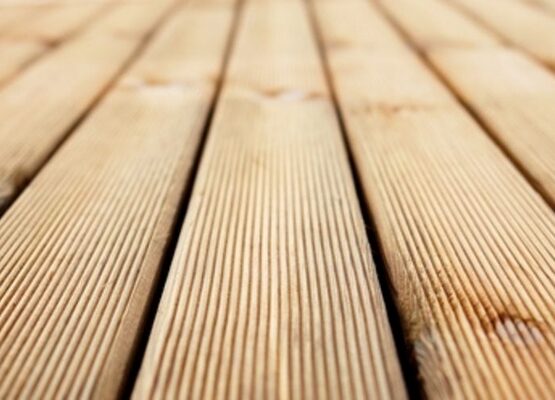 Plastic-vs-Composite-decking-review-pros-cons