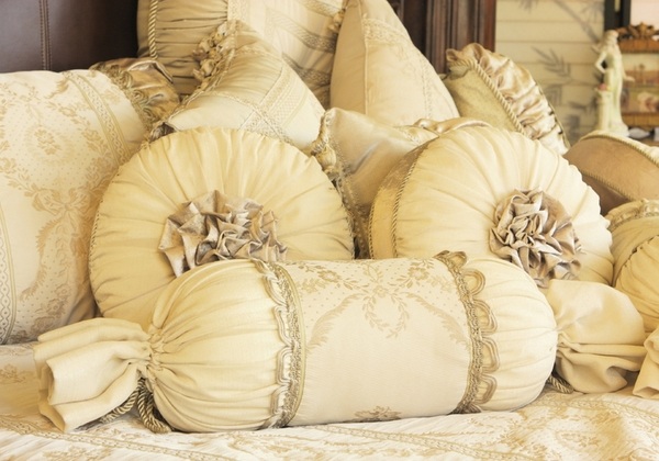 bolster-pillows-ideas-decorative-pillows-orthopedic-pillows