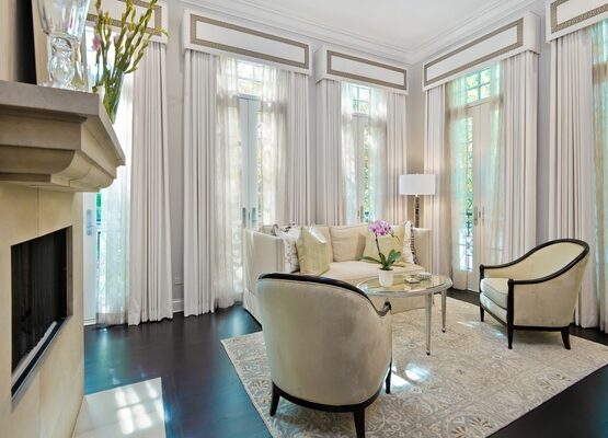 living-room-design-white-curtains-valance-ideas-white-rug-sofa