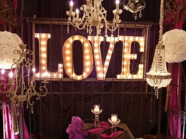 DIY-marquee-letters-ideas-DIY love sign valentine day decoration