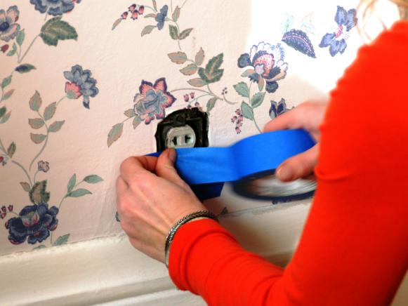 removing old wallpapers with wallpaper steamer room preparation