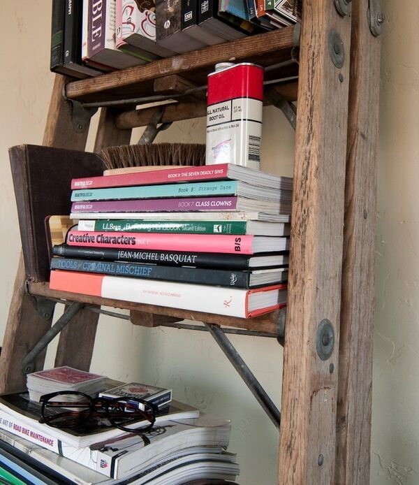 DIY-ladder-shelves-creative-home-crafts-upcycling-ideas