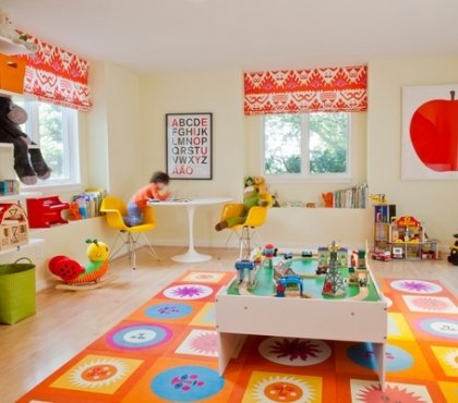 awesome-playroom-ideas-playroom-decoration-colorful-rug-window-valance