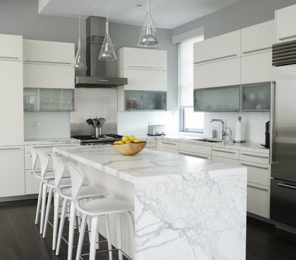 modern-white-marble-kitchen-countertop-bar-stools-pendant-lamp-kitchen-lighting-ideas