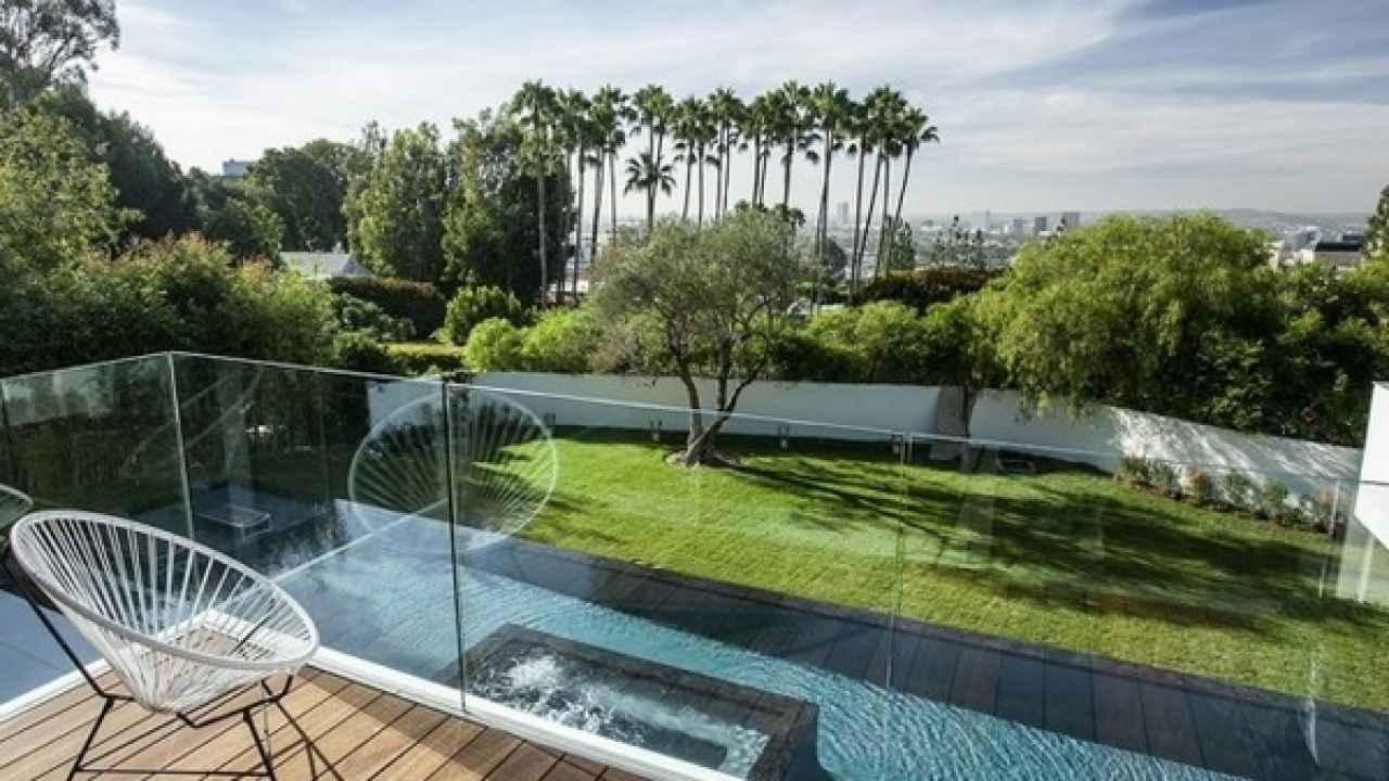 Glass balcony railings – enjoy the panorama view at any time Glass balcony railings – enjoy the panorama view at any time