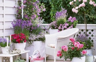awesome-balcony-garden-ideas-white-flower-pots-blooming-flowers