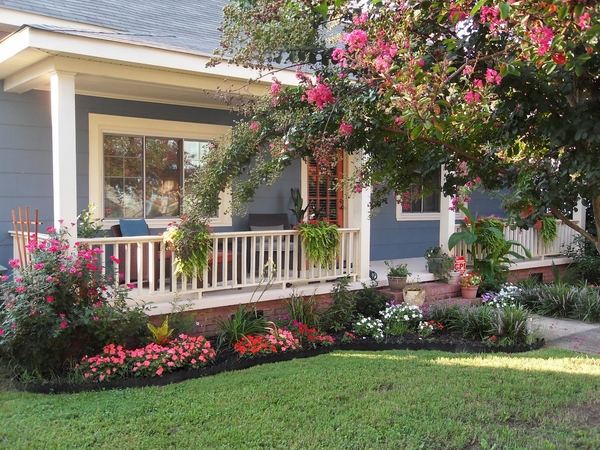 Creative Solutions And Landscaping Ideas For Small Front Yards - Small Flower Bed Ideas For Front Of House