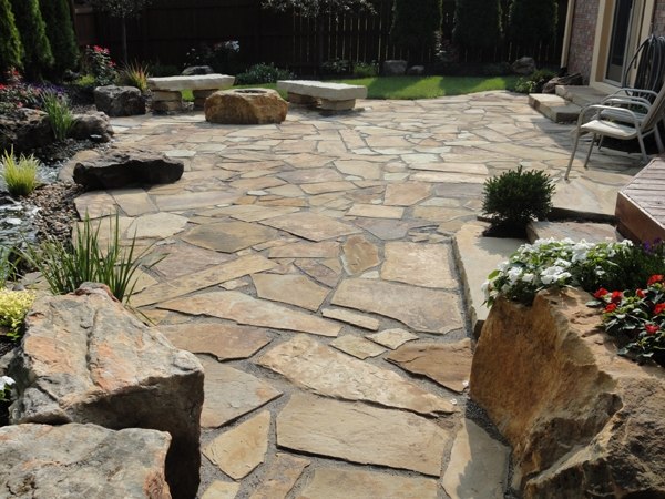 Flagstone patio ideas - the perfect outdoor space design