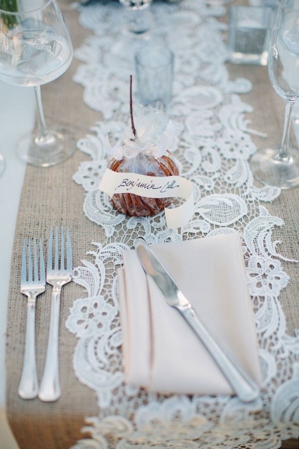 lace and burlap wedding table runners festive table decorating ideas