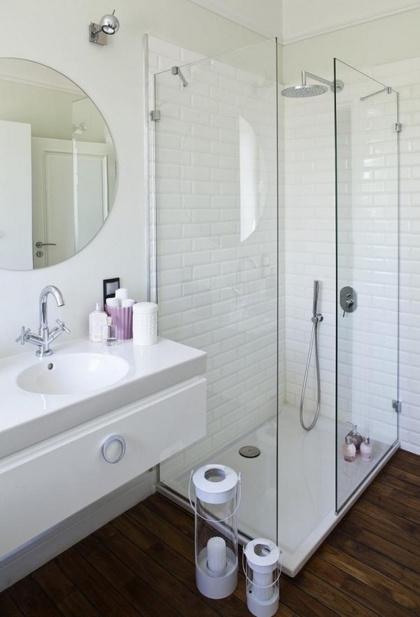 open-walk-in-shower-glass-walls-white-wall-tiles-wooden-floor-small-shower-ideas